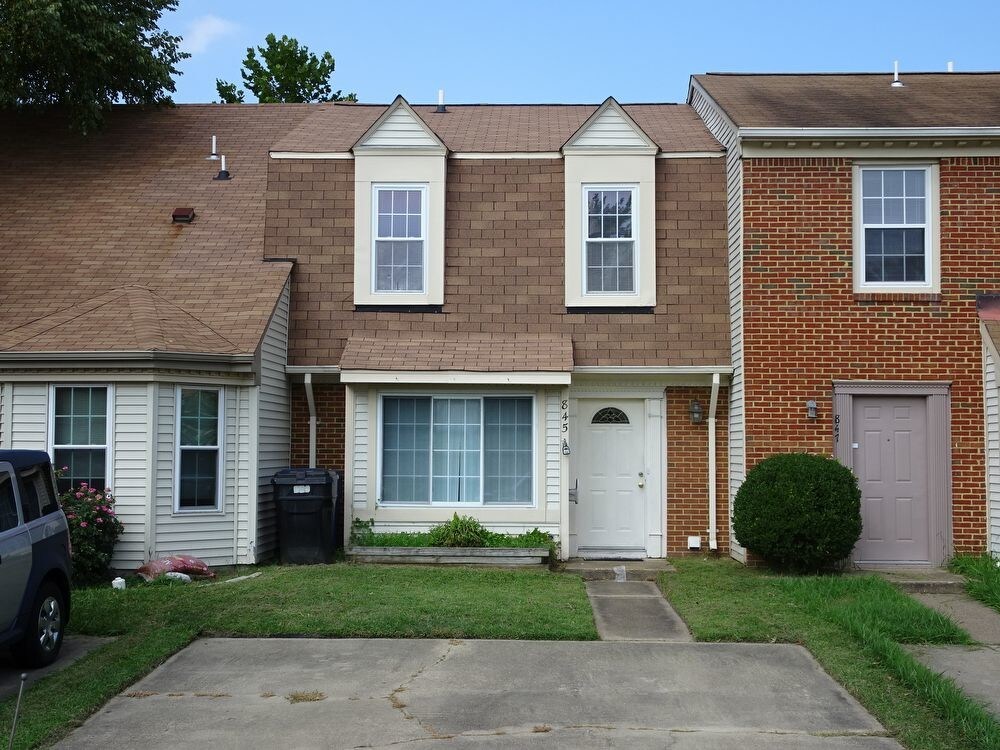 Primary Photo - Two bedroom town home in Timberlake