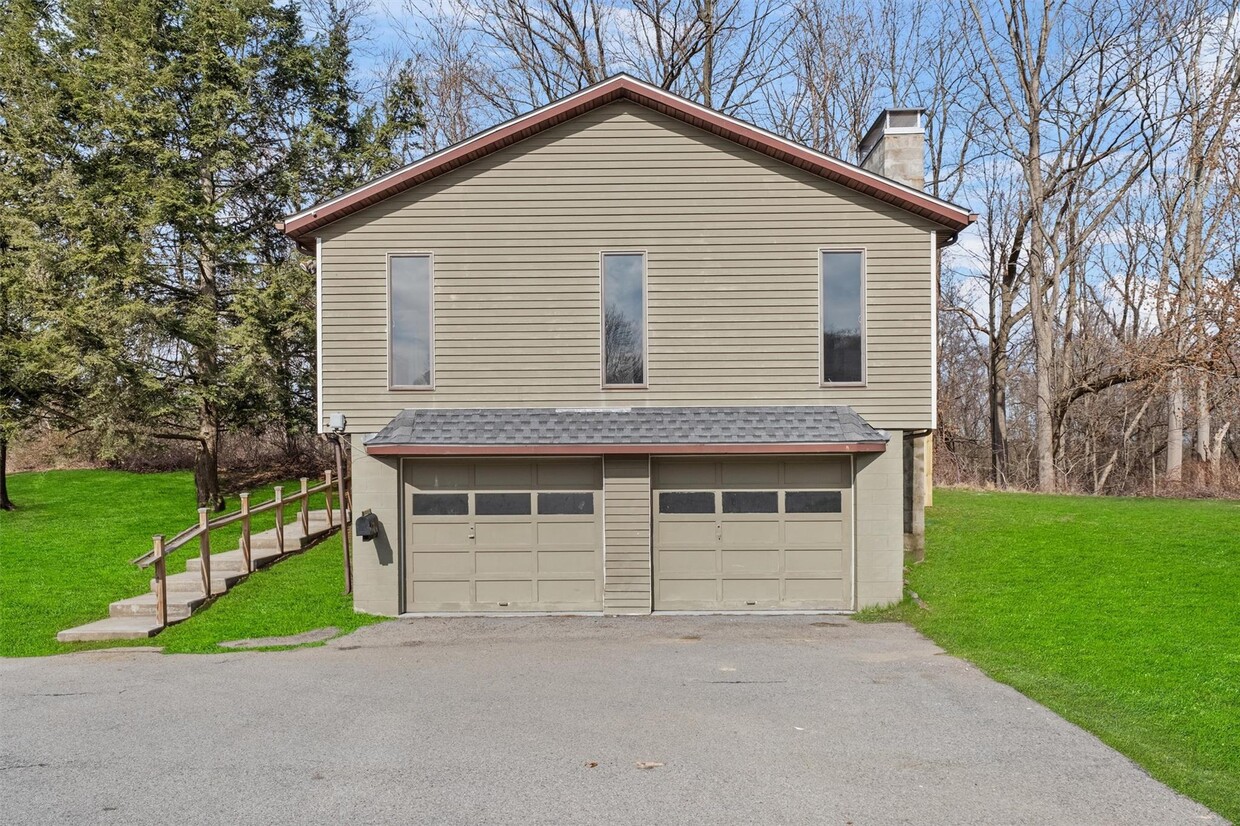 Primary Photo - 18-18 Willow Way