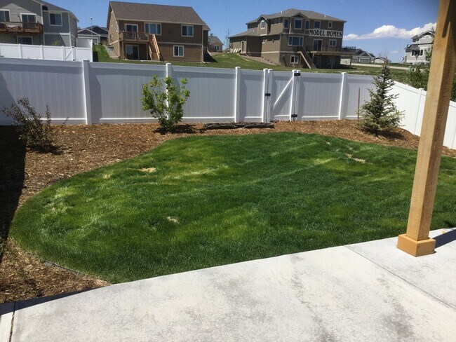 Building Photo - UPDATED TWO BEDROOM TWO BATHROOM TOWNHOUSE...