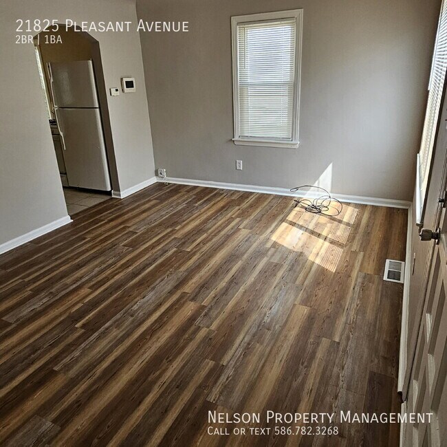 Foto del edificio - 21825 Pleasant Ave