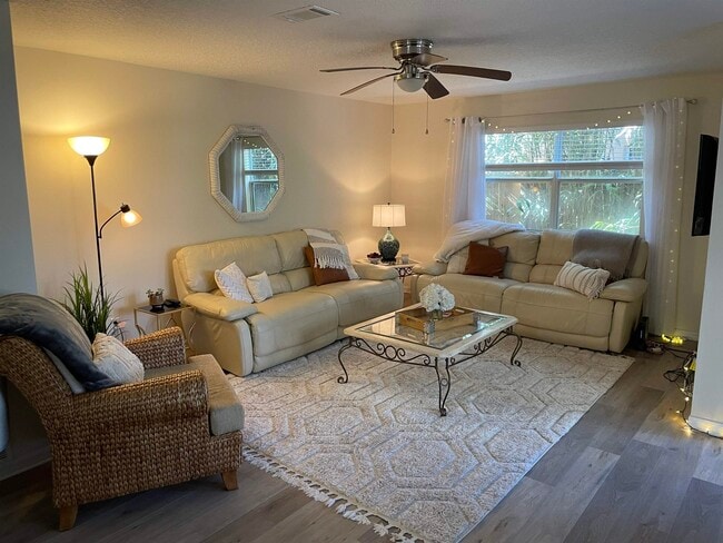 Building Photo - 203 E St