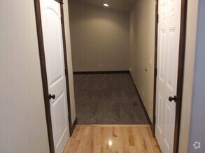 Building Photo - 895 Longbow Ln