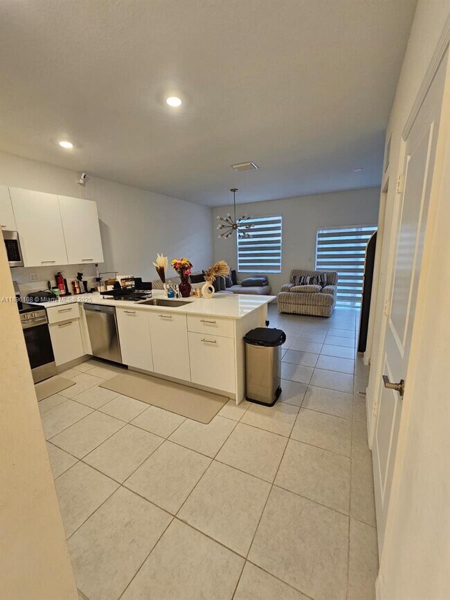 Building Photo - 12112 NW 24th Ct