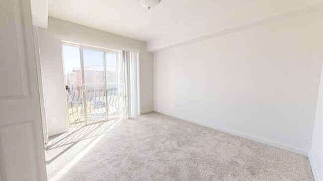 Building Photo - CONDO 2 BED 1 BATH BEHIND WINCO FOR RENT I...