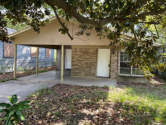 Foto del edificio - 3 Bedroom Home in Cedar Grove