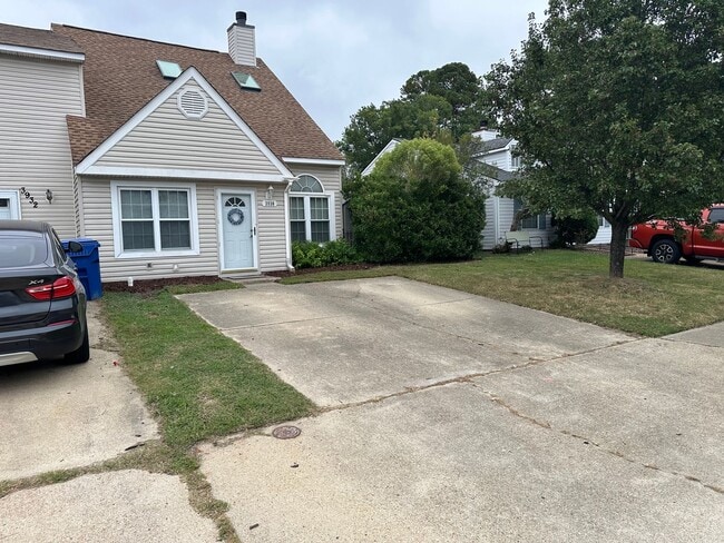 Building Photo - End Unit Townhouse for Rent