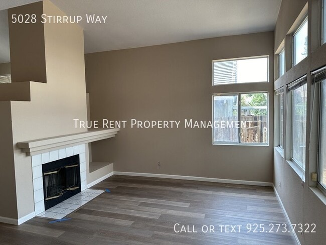 Building Photo - Refreshed 4 Bed, 3 Bath Single Family Home...