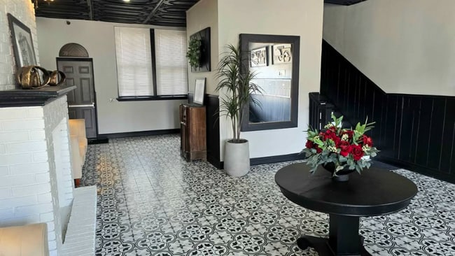 Building Photo - 404 St Philip St