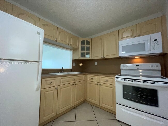 Building Photo - 10300 Coral Wy