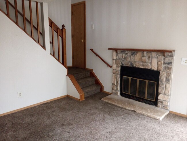 Foto del edificio - Dearborn 2 bed 1 bath, Great location off Miss. and Sable near I-225 and Aurora Mall