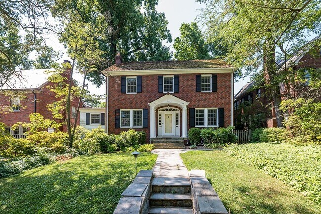 Building Photo - Grand Center Hall Colonial w/4 Finished Le...