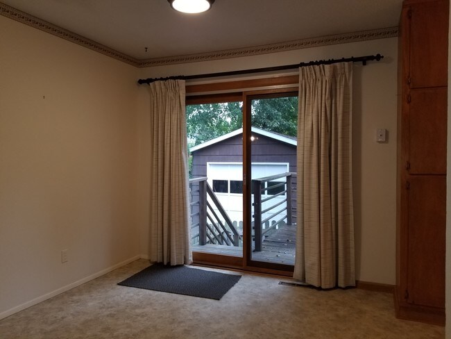 Foto del edificio - 3301 Candlewick Dr