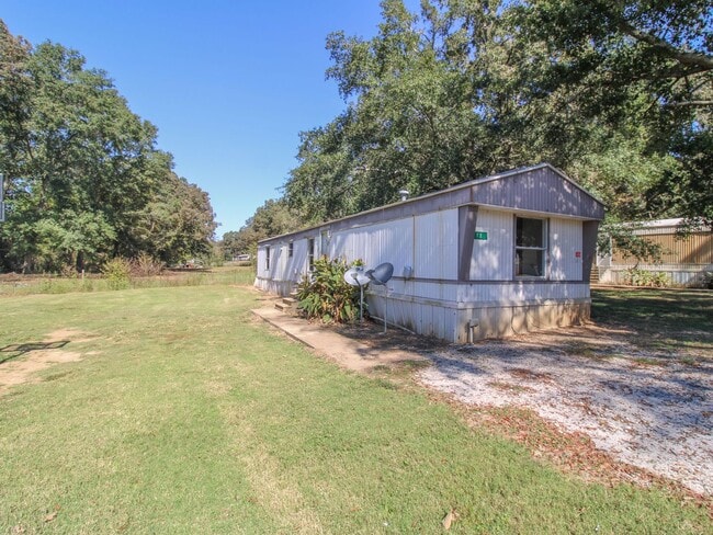 Building Photo - Beautifully Updated 3BR/2BA Trailer in Mus...