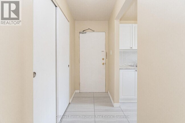 Building Photo - 10 Glenbrook Dr