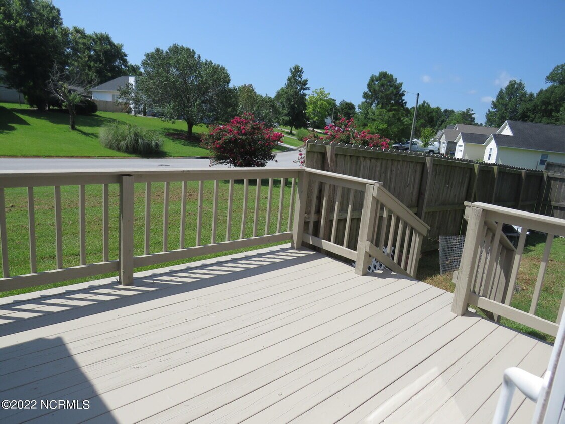 Building Photo - 807 N Dogwood Ln
