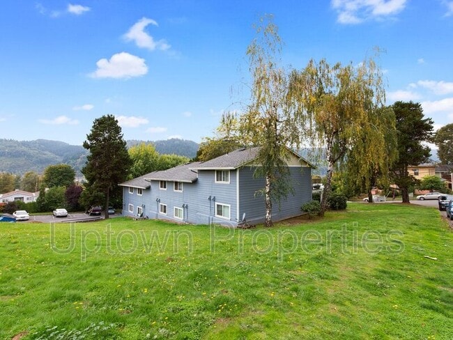 Building Photo - 6830 N Richmond Ave