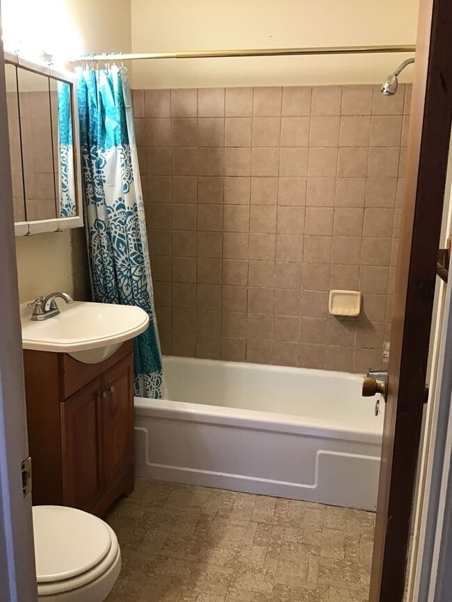 Building Photo - 301 Gayland Dr