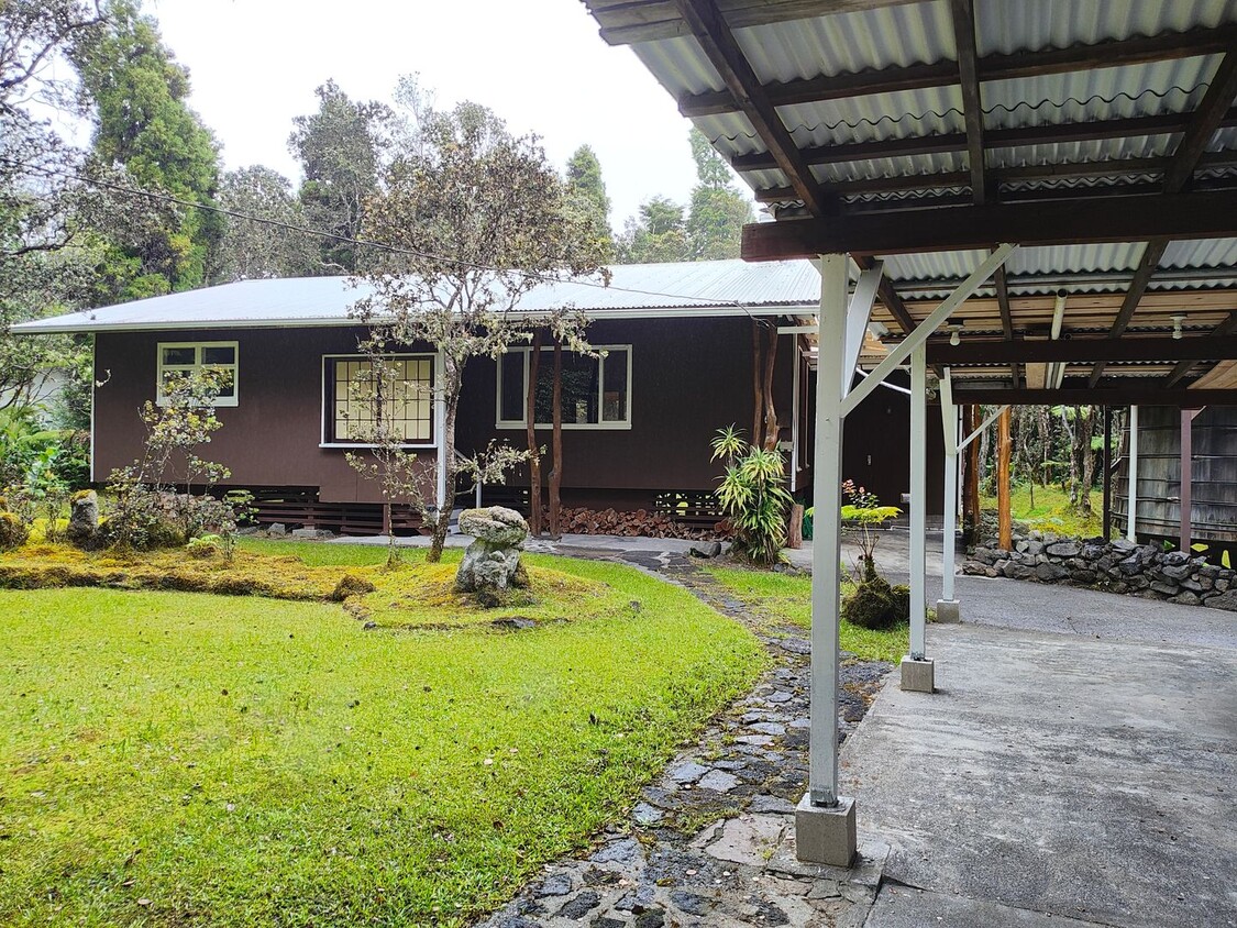 Foto principal - 2BR/1.5 BA Home in Mauna Loa Estates!