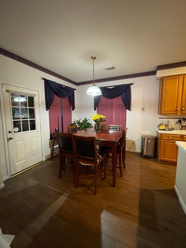 Foto del edificio - 12819 Reedwood Ridge Rd