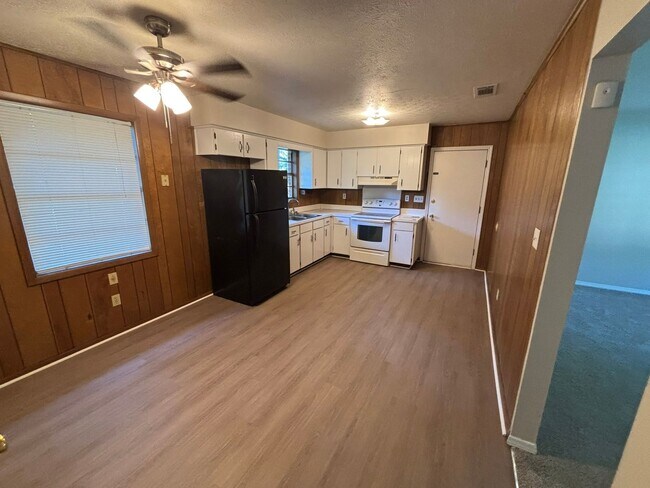 Foto del edificio - 6120 King William Dr