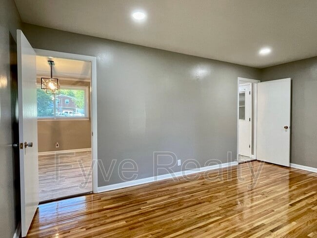Building Photo - 3813 Atwell Dr