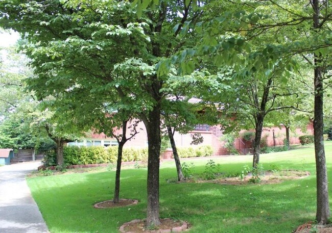 Foto del edificio - 3872 Orchard Rd SE