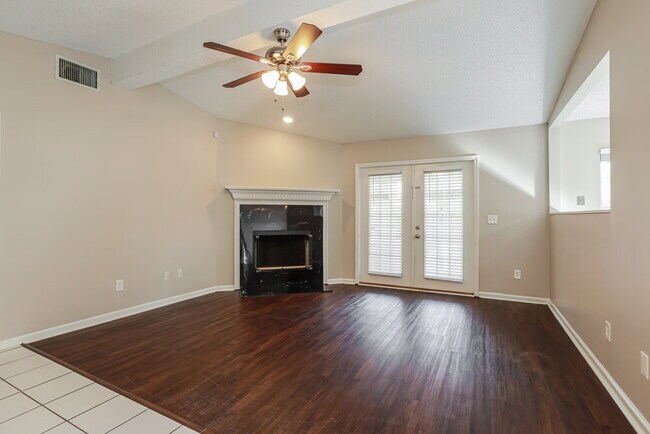 Foto del edificio - 8051 Mactavish Way W