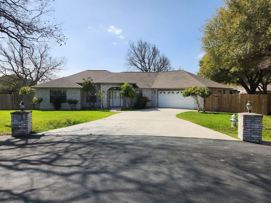 Foto principal - Awesome 4 bdrm/2.5 ba in La Brisas