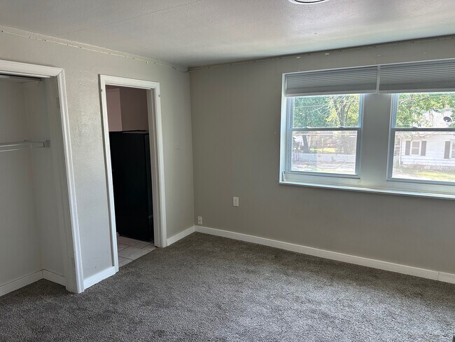 Foto del edificio - 206 E Broadway St