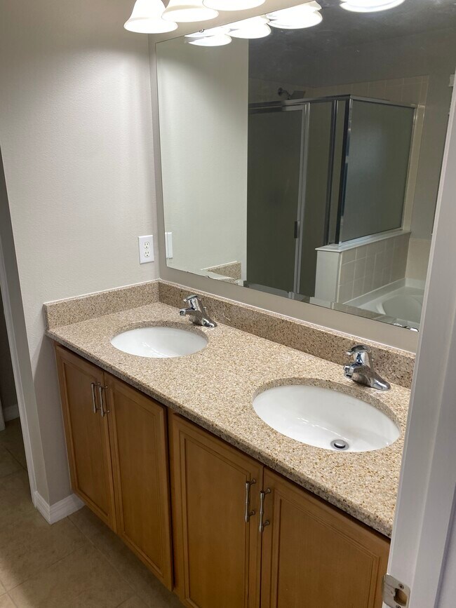 Foto del edificio - 11536 Chateaubriand Ave