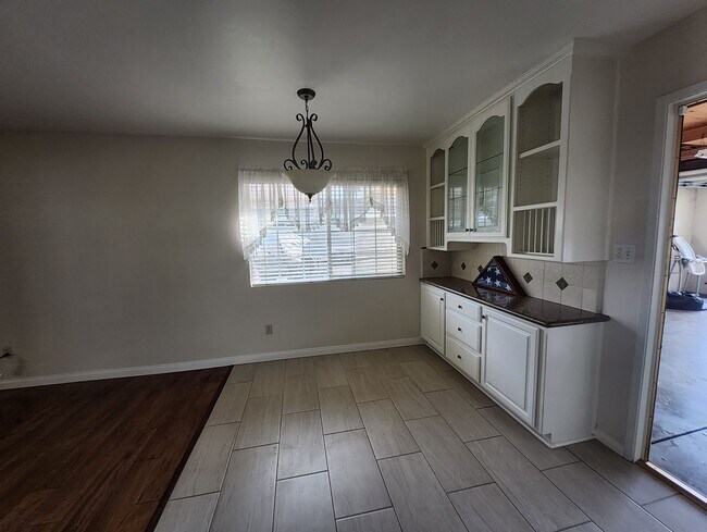 Foto del edificio - 3416 Waldport Ln