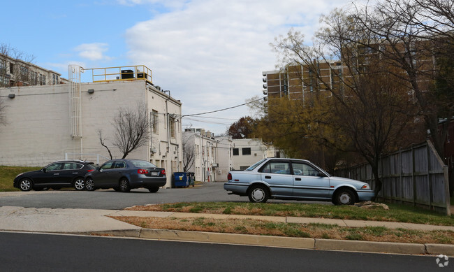 Building Photo - 2400 Columbia Pike