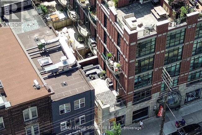 Building Photo - 901-901 Queen St W