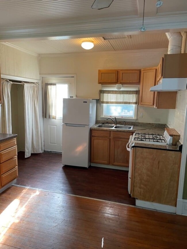 Building Photo - Great Studio Apartment in Highland