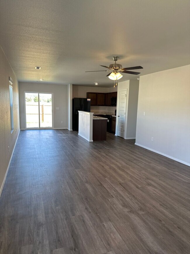 Foto del edificio - *Pre-leasing* Three Bedroom | Two Bath Hom...