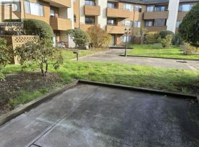 Photo du bâtiment - 7295 Moffatt Rd