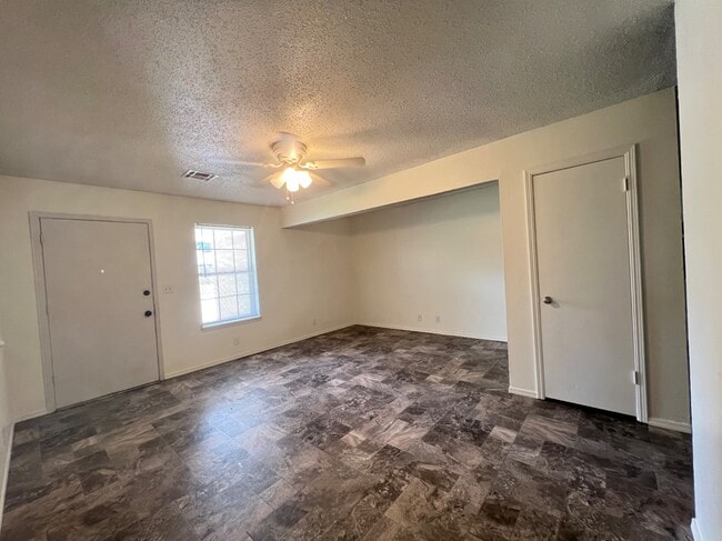 Photo - 417 E Linden Ln House