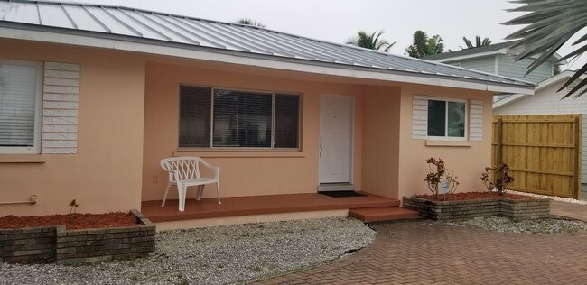 Building Photo - unfurnished 2 bed 2 bath house