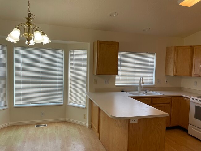 Building Photo - 6435 S Wakefield Way