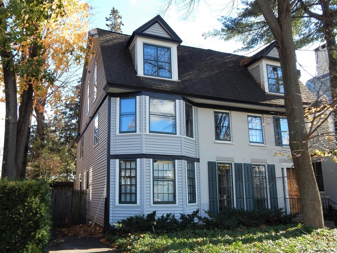 590 N Broadway, Saratoga Springs, NY 12866 Room for Rent in Saratoga Springs, NY