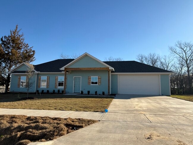 Building Photo - 207 Railroad Ave