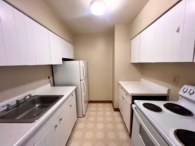 Building Photo - Twin Oaks - 1 Bed 1 Bath - Cozy Apartment