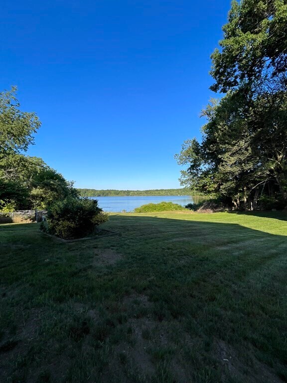 Foto del edificio - 32 Adams Dr