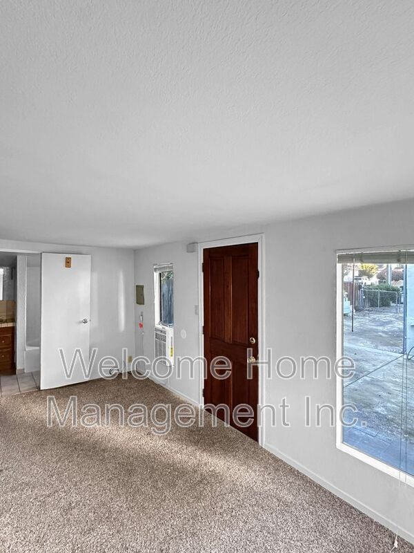 Building Photo - 4690 Augustine St