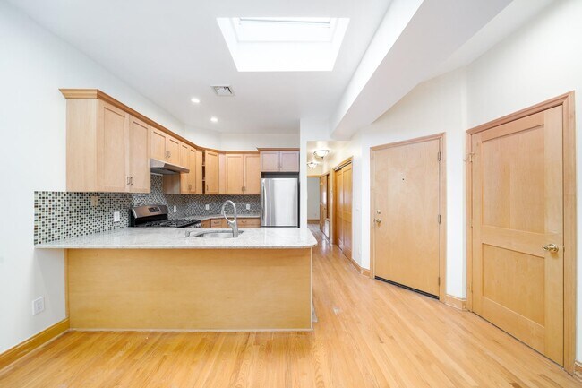 Building Photo - 317 Park Ave