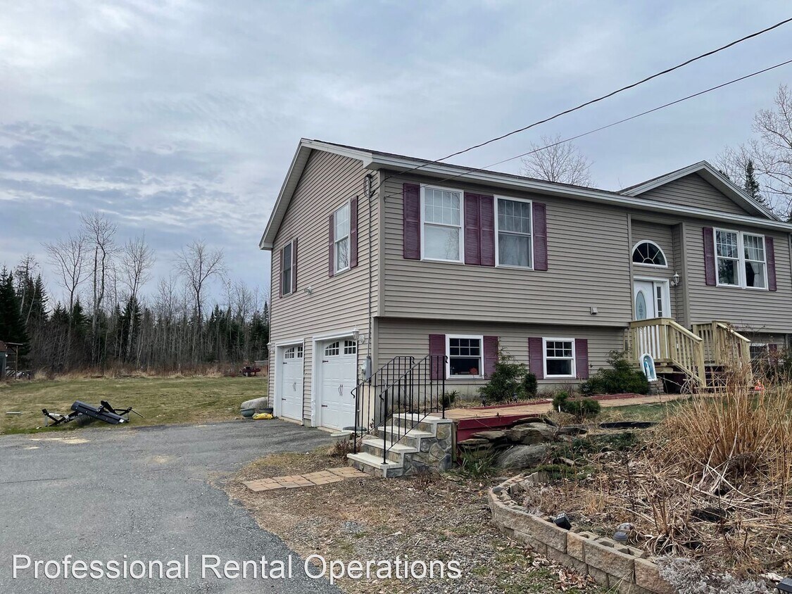 3 br, 2.5 bath House 222 East Newport Road House Rental in Stetson