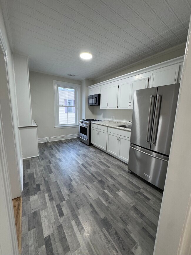 Building Photo - 87 6th St