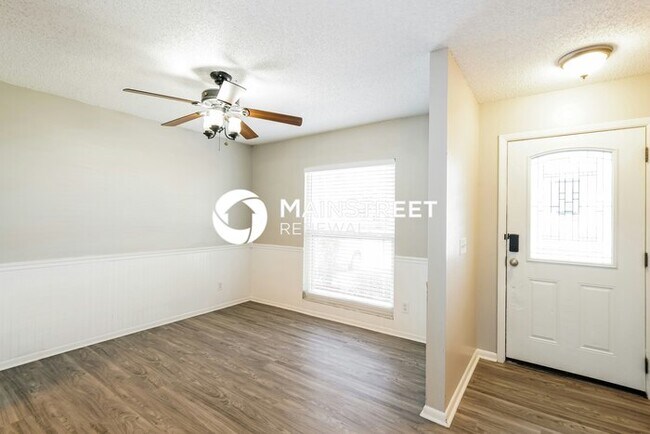 Building Photo - 4 Bedroom Pet-Friendly Home in Valrico, FL with Main Street Renewal