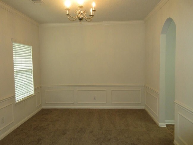 Building Photo - 6618 Albion Cresent Dr