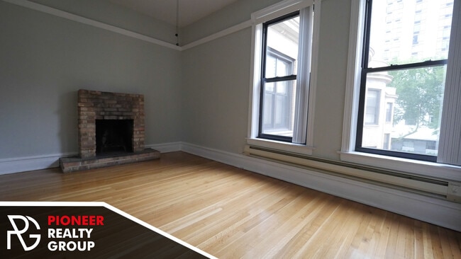 Building Photo - 1212 N Dearborn St